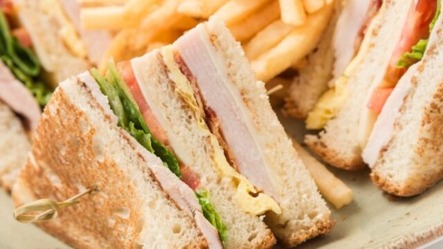 Τί θα λέγατε για μια πιο υγιεινή εκδοχή του Club Sandwich; Αναστασία Κόκκαλη