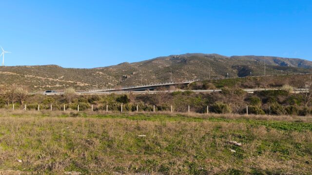 ΠΑΣΟΚ και ΣΥΡΙΖΑ: Είναι βανδαλισμός που απομάκρυναν το έργο με τα 59 καρφιά για τα Τέμπη