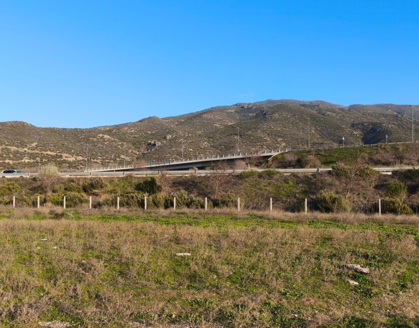 ΠΑΣΟΚ και ΣΥΡΙΖΑ: Είναι βανδαλισμός που απομάκρυναν το έργο με τα 59 καρφιά για τα Τέμπη