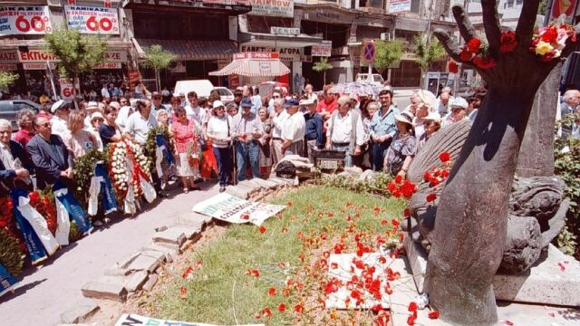 Η απαξίωση-αυτοκαταστροφή της ιστορικής Αριστεράς, Λουκάς Αξελός