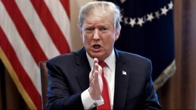 Η Γκάμπαρτ κατηγορεί την κυβέρνηση Ομπάμα για συνωμοσία με fake αναφορές περί Ρωσίας