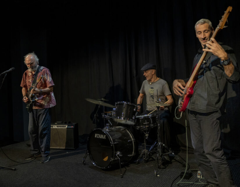 «Blues Connoiseurs» – Ανδρέας Γκομόζιας Trio στο THEATRE OF THE NO