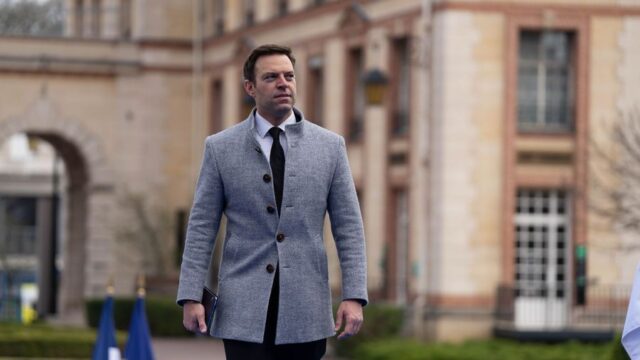 Ακόμα δεν μπήκε στη Βουλή και βάζει όρο για πρωθυπουργό ο Κασσελάκης!