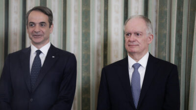 Η Κόμπρα επανέρχεται δαγκώνοντας τον… γιγαντιαίο Τασούλα!