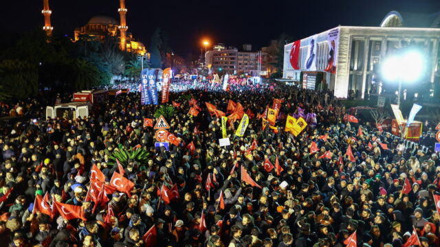 Υπέρ Ιμάμογλου το κουρδικό κόμμα – Διαδηλώσεις στην Κωνσταντινούπολη