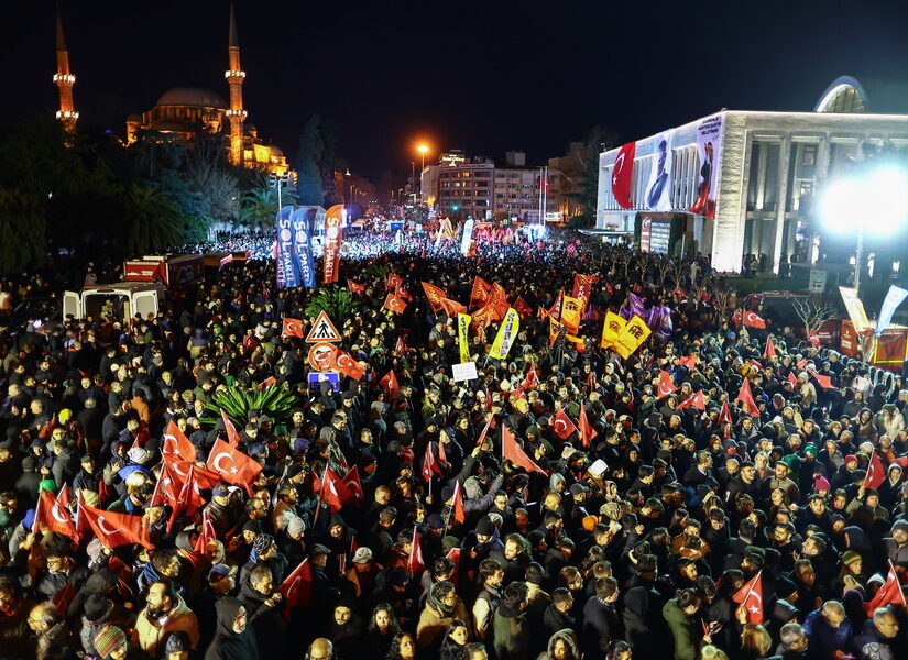 Υπέρ Ιμάμογλου το κουρδικό κόμμα – Διαδηλώσεις στην Κωνσταντινούπολη