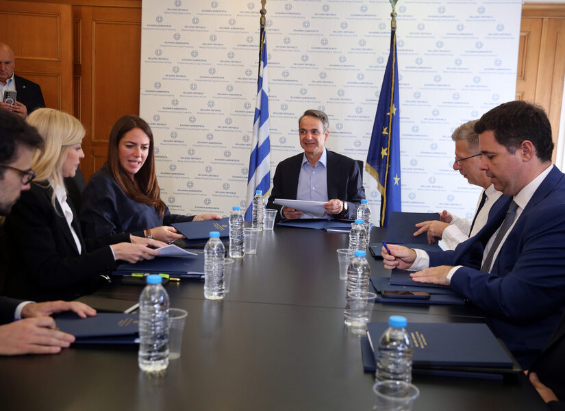 Επιχείρηση αλλαγής ατζέντας μέσω των επιδομάτων