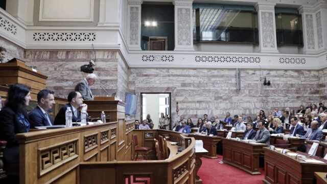 Παρουσιάστηκε το σημαντικό έργο Ψηφιοποίησης Τεκμηρίων της ιστορικής Βιβλιοθήκης της Βουλής των Ελλήνων