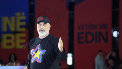 Ανθελληνικό παραλήρημα από τον Ράμα – Επιτέθηκε σε Ελληνοαμερικανό δημοσιογράφο