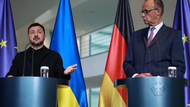 Ξυπνά τα φαντάσματα της ιστορίας το μιλιταριστικό πνεύμα του Μερτς, Βασίλης Στοϊλόπουλος