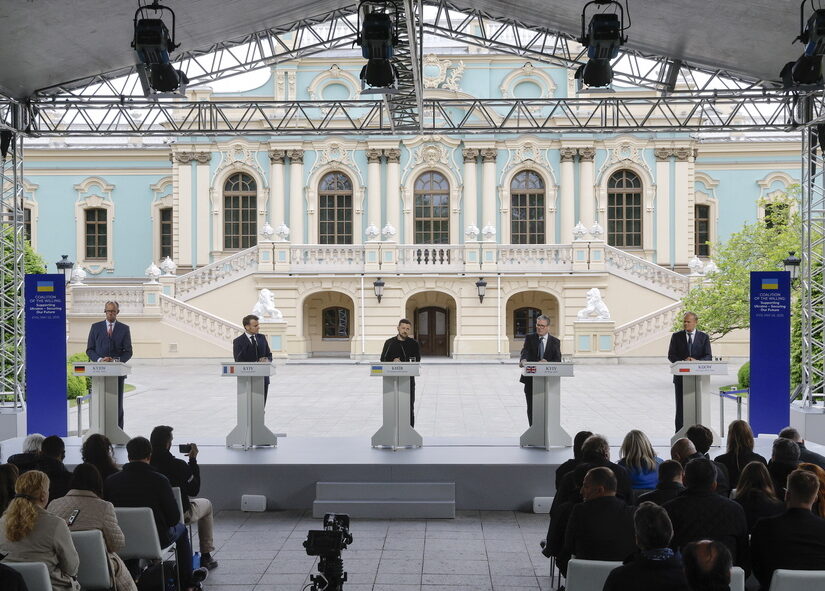Πώς το βαθύ κράτος υπονομεύει τη λαϊκή κυριαρχία, Νικόλας Λάος