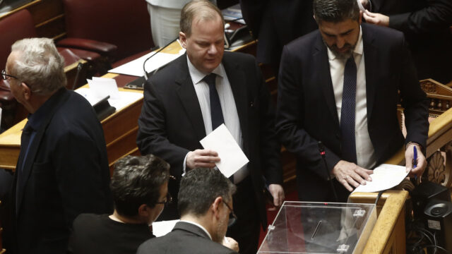 Ναρκοπέδιο το πολιτικό τοπίο για τα συστημικά κόμματα,Αλφόνσος Βιτάλης