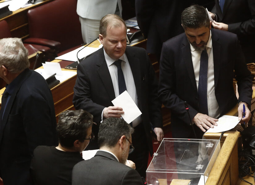 Ναρκοπέδιο το πολιτικό τοπίο για τα συστημικά κόμματα,Αλφόνσος Βιτάλης