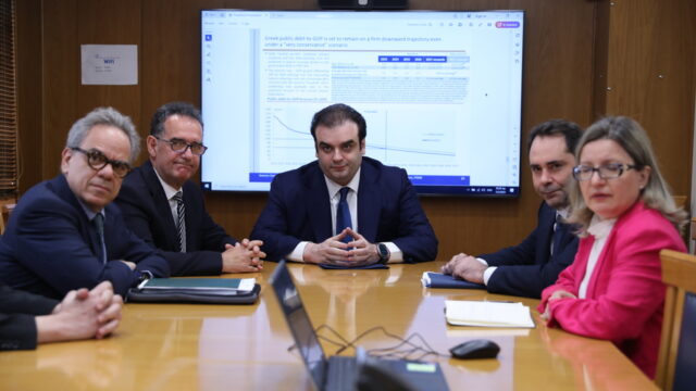 Τα κρατικά "φέσια" στηρίζουν το εικονικό πλεόνασμα, Δημήτρης Στεργίου
