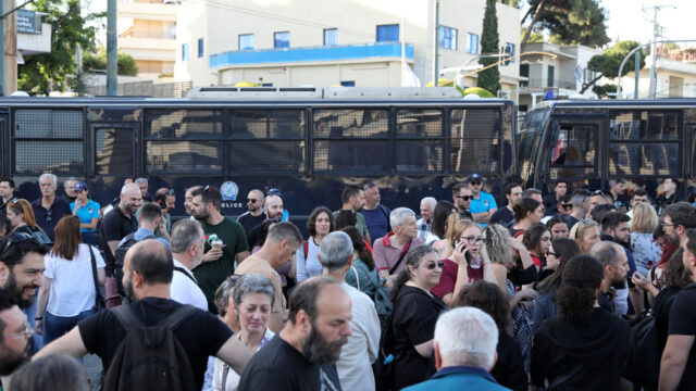 20 γρίφοι μηδενικού αθροίσματος και νοήματος, Γιάννης Πανούσης