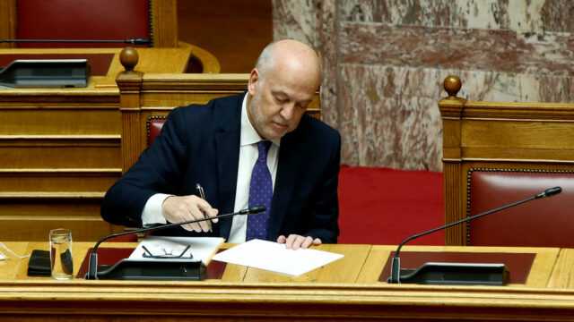 Οι πολιτικοί, τα πόθεν έσχες και οι σύζυγοι, Λέανδρος Ρακιντζής