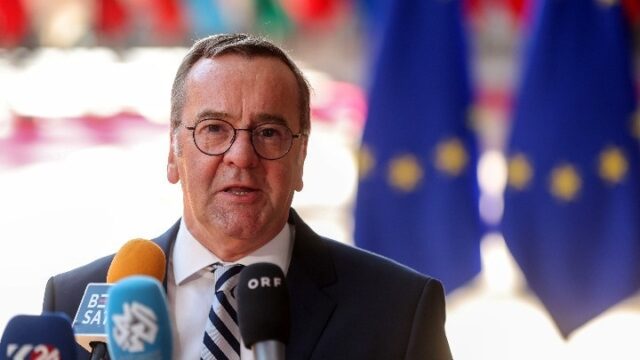 Γερμανία: Ο υπουργός Άμυνας δεν αποκλείει την επαναφορά της υποχρεωτικής στρατιωτικής θητείας