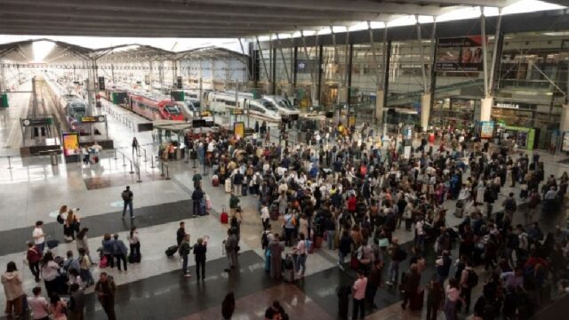 Η τηλεφωνική υποδομή στην Ισπανία κατέρρευσε, τα έκτακτα τηλέφωνα τέθηκαν εκτός λειτουργίας