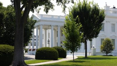 Ο Λευκός Οίκος συνεχίζει τα αντίποινα εναντίον της WSJ