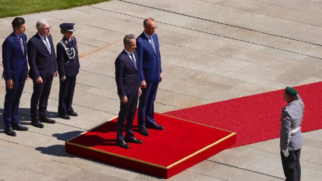 Live οι κοινές δηλώσεις Μητσοτάκη – Μερτς από το Βερολίνο