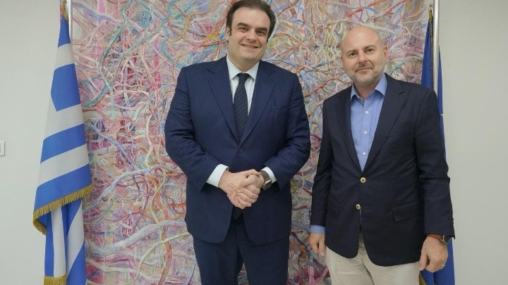 Επίσκεψη Πιερρακάκη στο ΤΕΕ και συζήτηση με τον πρόεδρο Γιώργο Στασινό για το θέμα της στέγης