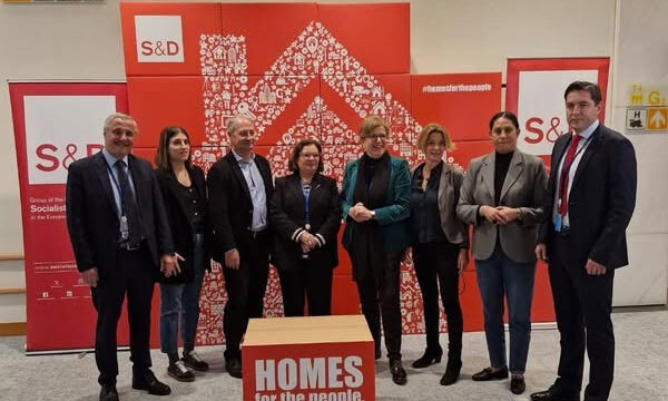 Ο Γ. Μανιάτης στη Βαρκελώνη για τα Προγράμματα Στέγασης