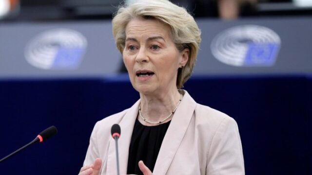 Φον ντερ Λάιεν: Ήρθε η ώρα να ενταθεί η πίεση στη Ρωσία