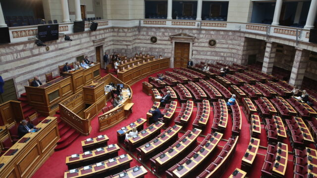 Αυτοαναφορικότητα κι αυτοθυματοποίηση, Γιάννης Πανούσης