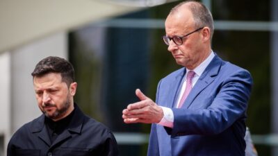 Ζελένσκι: Είχα ουσιαστική επικοινωνία με τους Αμερικανούς απεσταλμένους