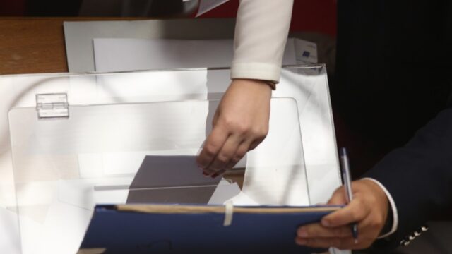 Η ιδεοληπτική νεύρωση των συστημικών ΜΜΕ, Απόστολος Αποστόλου