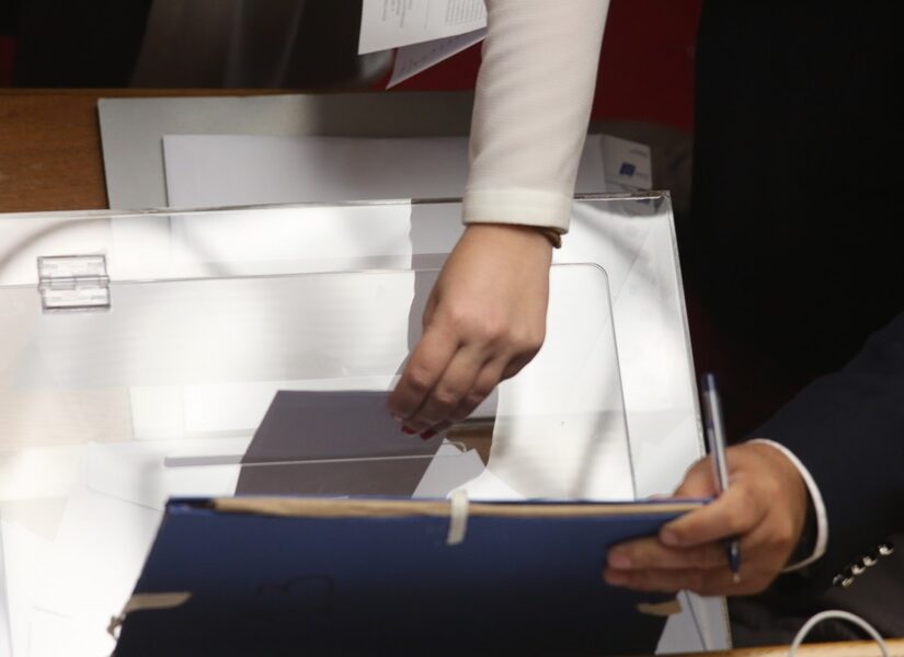 Η ιδεοληπτική νεύρωση των συστημικών ΜΜΕ, Απόστολος Αποστόλου