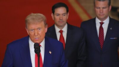 Reuters: Ο Τραμπ ετοιμάζει πλήγμα κατά του Ιράν στα επόμενα 24ωρα