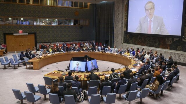 Η ήπια ισχύς σε αβέβαιους καιρούς... Γεώργιος Μπακατσιάνος