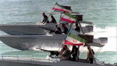 Ιράν: Οι Φρουροί της Επανάστασης λένε ότι "περιμένουν" τις αμερικανικές δυνάμεις στο Στενό του Χορμούζ