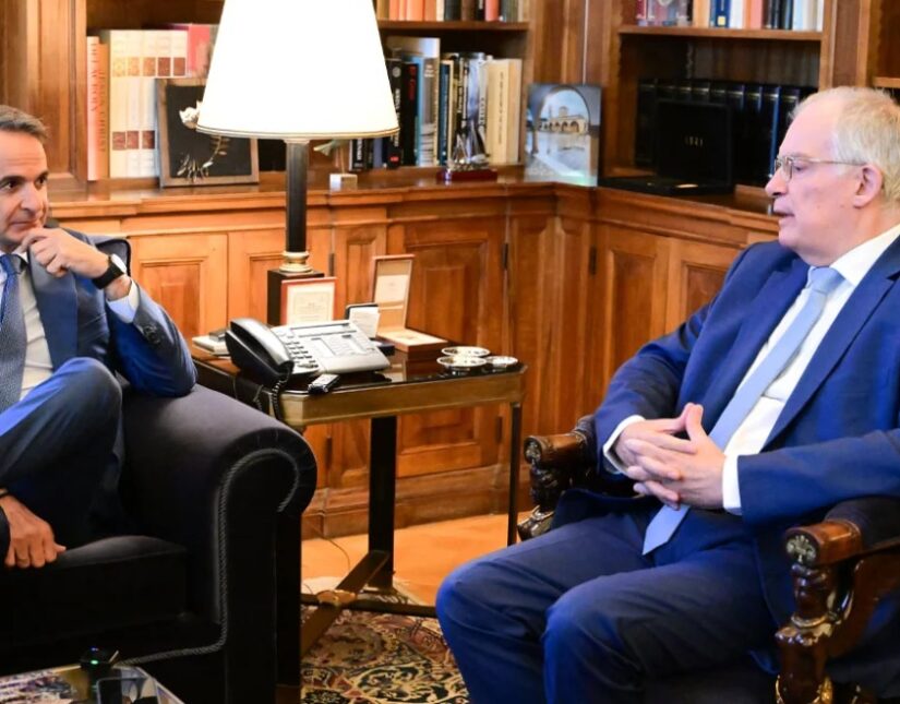 Μητσοτάκης σε Τασούλα: Πλοία του Πολεμικού Ναυτικού έξω από τη Λιβύη