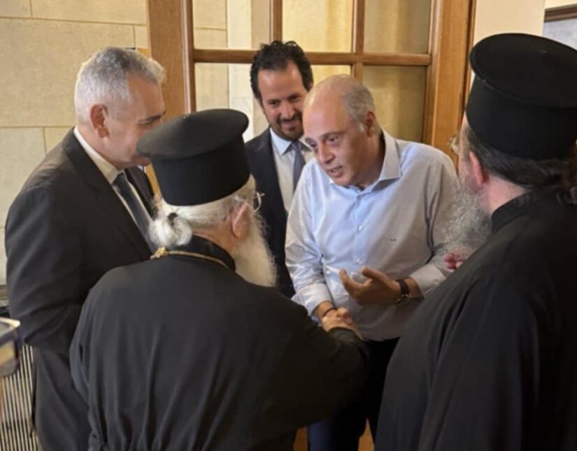 Κ. Βελόπουλος: Συνάντηση με τον Μακαριότατο Αρχιεπίσκοπο Σινά Δαμιανό είχε σήμερα στην βουλή