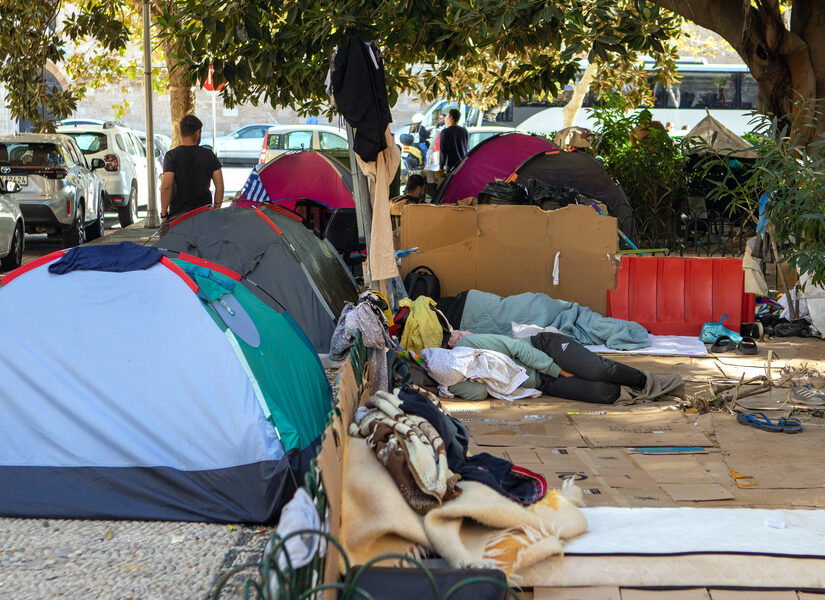 Έξοδο από την κινούμενη άμμο μεταναστευτικού και σκανδάλων ψάχνει ο Μητσοτάκης, Αλφόνσος Βιτάλης