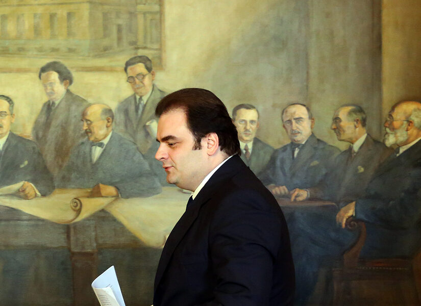 Μετά τη φορολογική λαίλαπα έπιασε τον Μητσοτάκη ο πόνος για τη μεσαία τάξη!