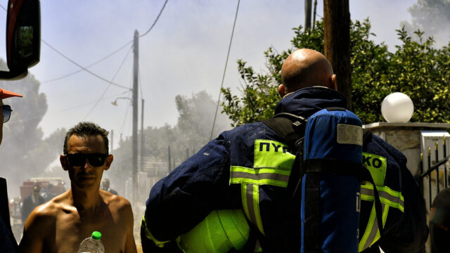 Μάχη σε πολλαπλά πύρινα μέτωπα – Μεγάλες εστίες φωτιάς σε Αττική, Εύβοια, Κύθηρα και Μεσσηνία