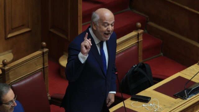 Μέχρι και "εθναμύντορας" ο Φλώριδης για να ξεχάσουμε τον ΟΠΕΚΕΠΕμ Κόμπρα