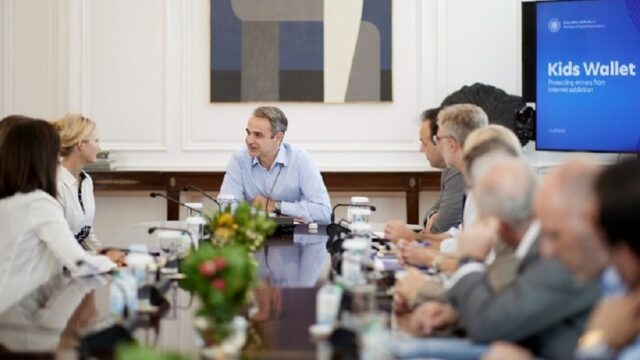Συνάντηση Μητσοτάκη με την αντιπρόεδρο της Meta Ant. Davis