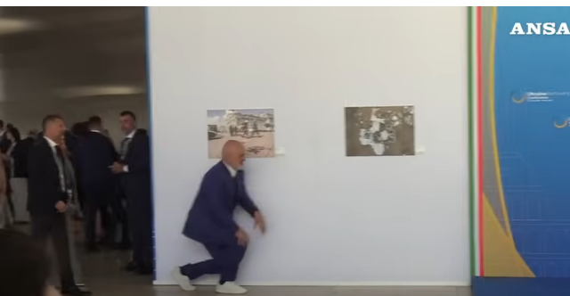 Σκοινί κορδόνι το πάει ο Ράμα με τις γονυκλισίες στη Μελόνι