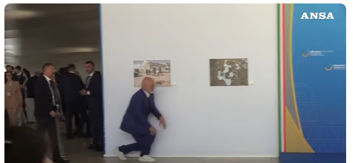 Σκοινί κορδόνι το πάει ο Ράμα με τις γονυκλισίες στη Μελόνι
