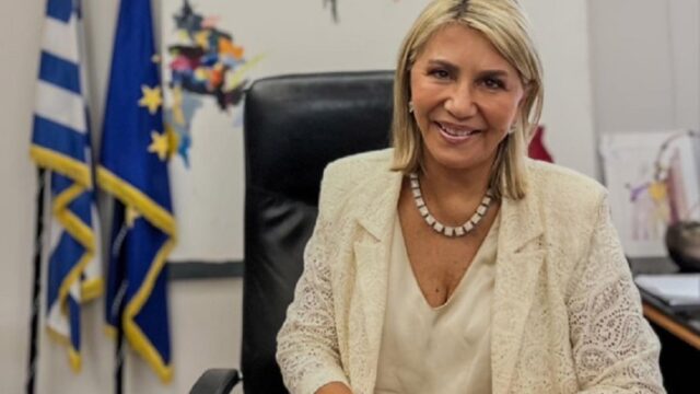 Χειροπέδες σε δημοσιογράφο μετά από καταγγελία της Ζέττας Μακρή για εκβιασμό