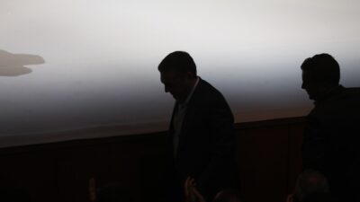 Όχι και να στείλεις βρε Αλέξη φυλακή τον Βαξεβάνη για... υποκλοπή!