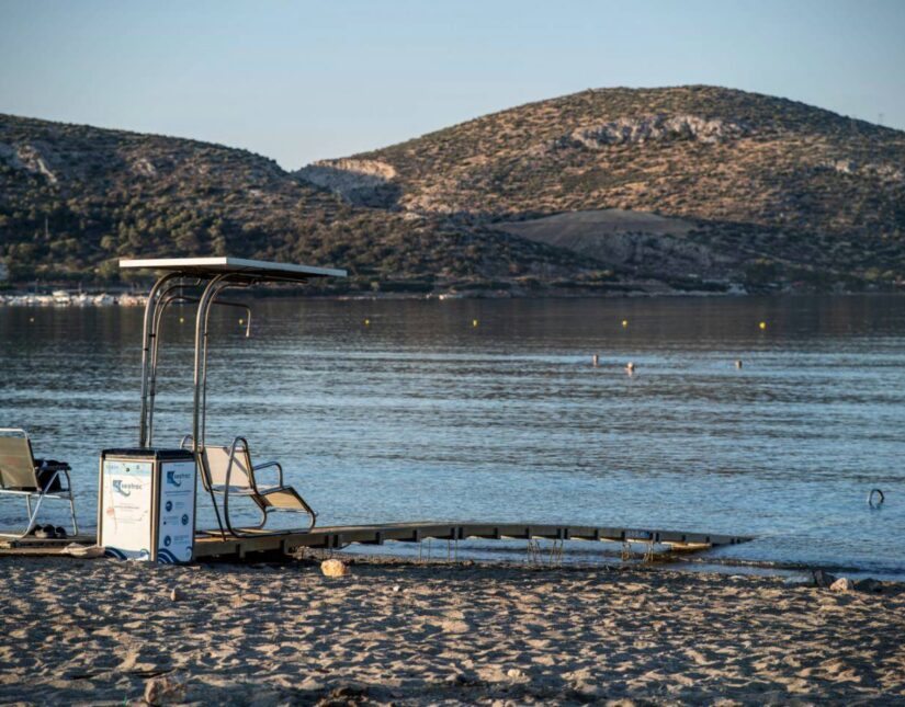 Η παραλία στις Αλυκές Αναβύσσου γυρίζει σελίδα: Καθαρή, προσβάσιμη, νόμιμη