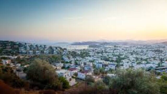 Το Μπόντρουμ ασφυκτιά: Η ανεξέλεγκτη δόμηση, η μόλυνση και το παράδειγμα των ελληνικών νησιών