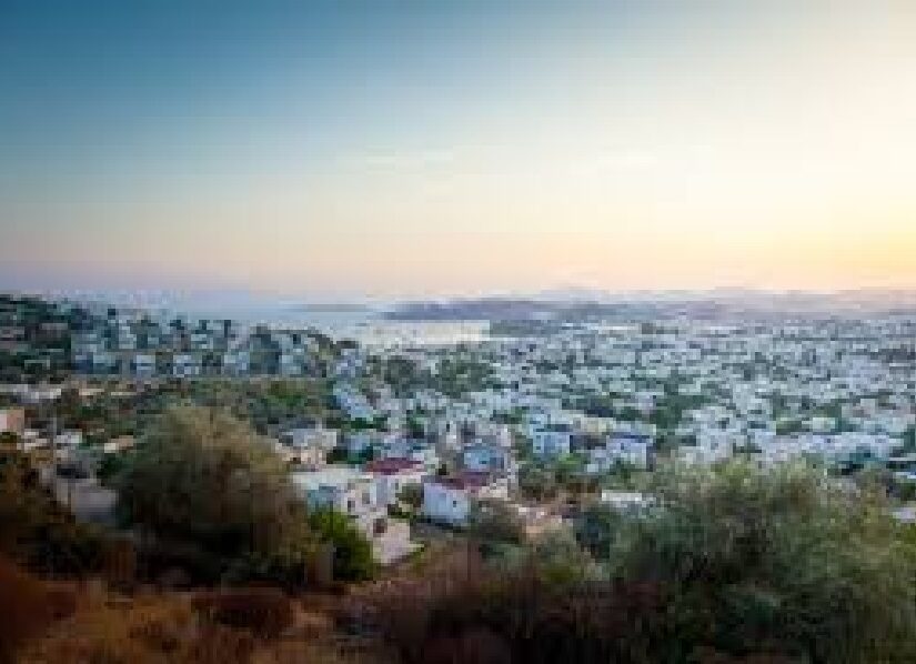 Το Μπόντρουμ ασφυκτιά: Η ανεξέλεγκτη δόμηση, η μόλυνση και το παράδειγμα των ελληνικών νησιών