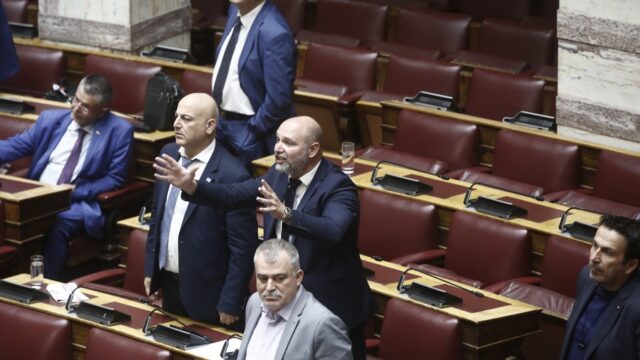 Χωρίς την αντιπολίτευση η ψηφοφορία για την Προανακριτική – Πρώην Σπαρτιάτες ψηφολέκτες! – Πρωτοφανείς εικόνες