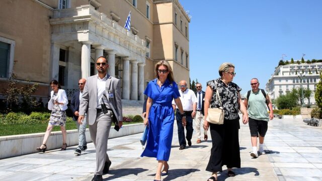 Ποιοι πολιτικοί αρχηγοί δεν θα παρευρεθούν στο Προεδρικό – Ηχηρή παρέμβαση από Καρυστιανού